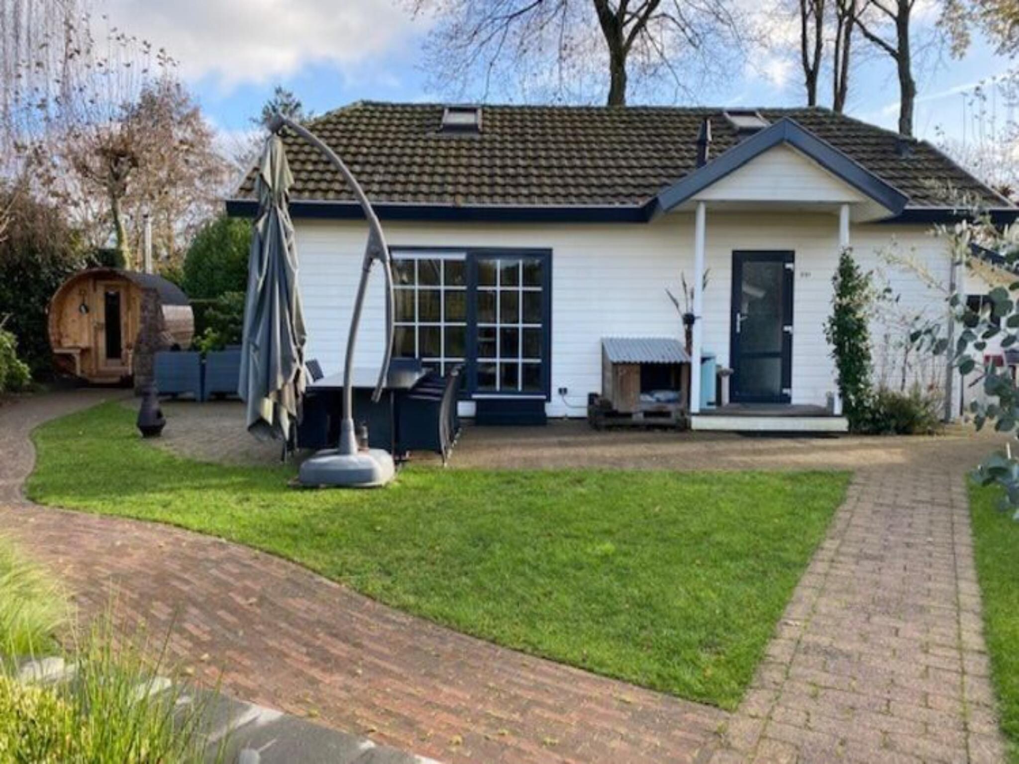 Foto's Gezellige boshut met een barrelsauna - Belvilla by Oyo
