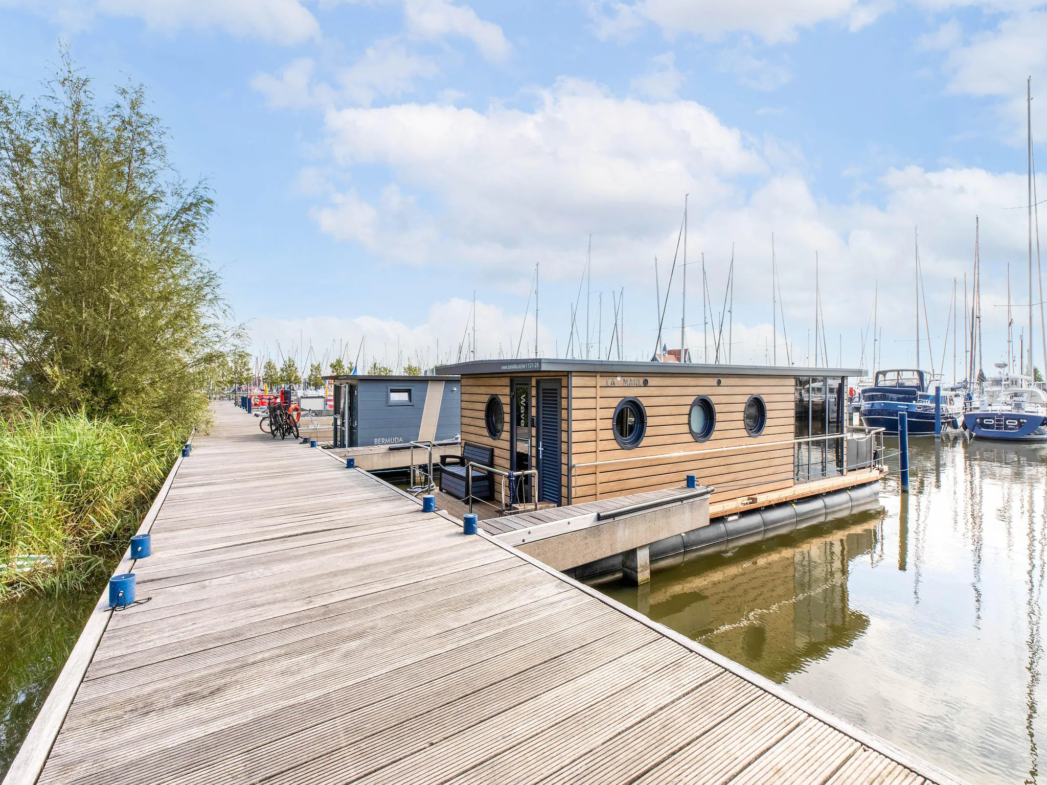 Foto's Comfortabele woonboot in jachthaven Volendam - Belvilla by Oyo