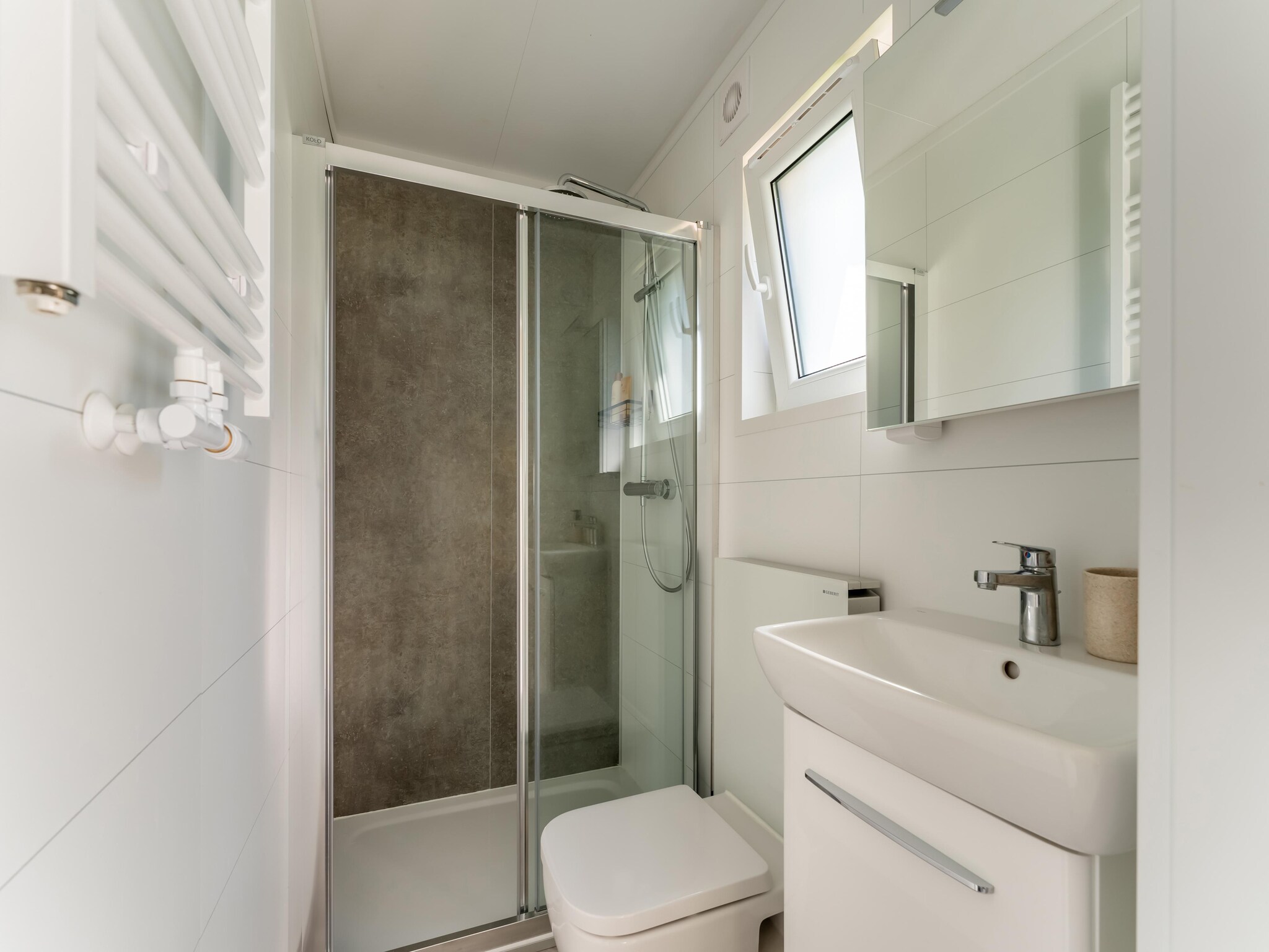 Foto's Luxe chalet bij Ouddorp met tuin - Belvilla by Oyo