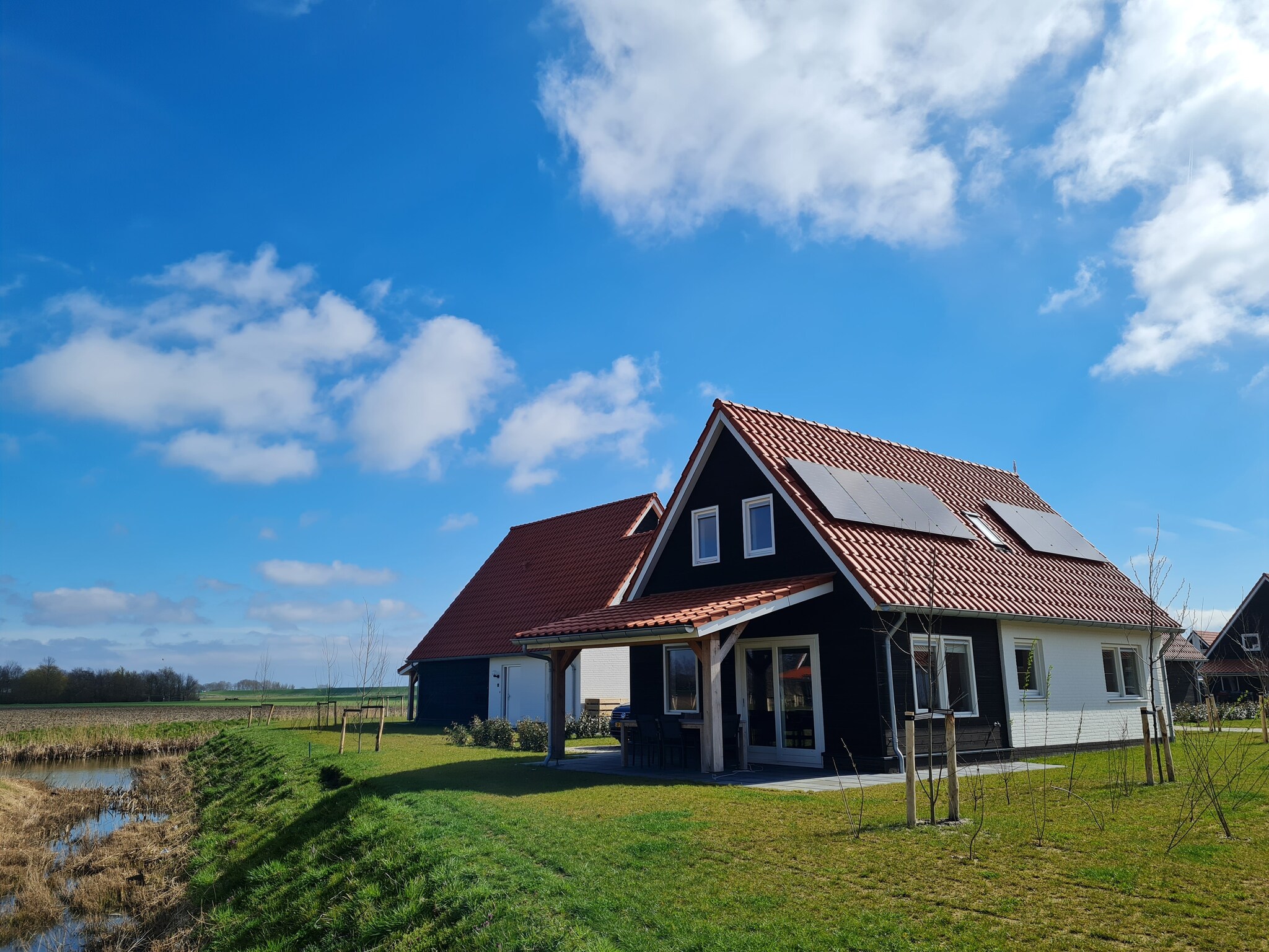 Foto's Modern vakantiehuis in Scherpenisse met overdekt terras - Belvilla by Oyo