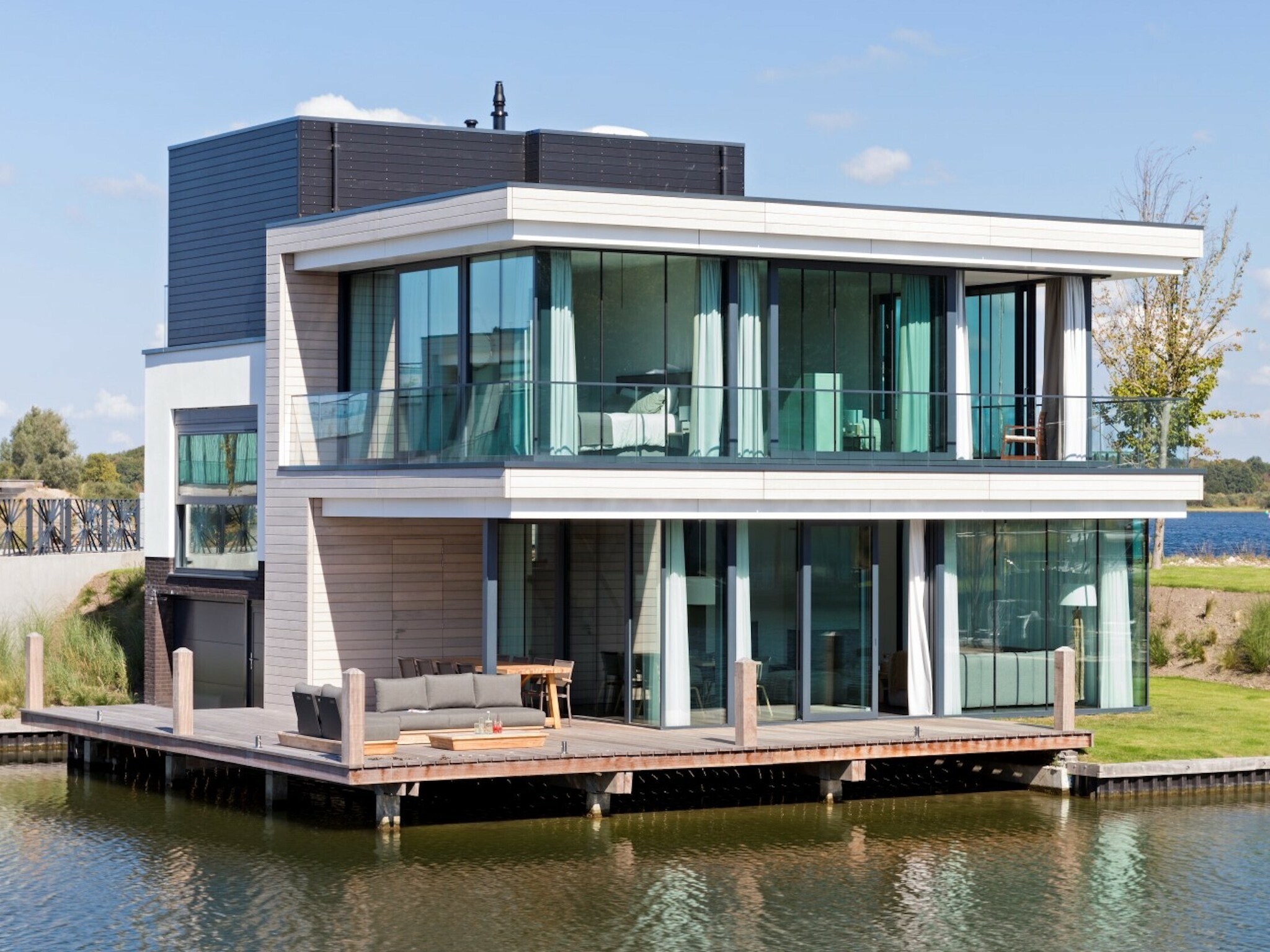 Foto's Luxe villa met eigen aanlegsteiger - Belvilla by Oyo