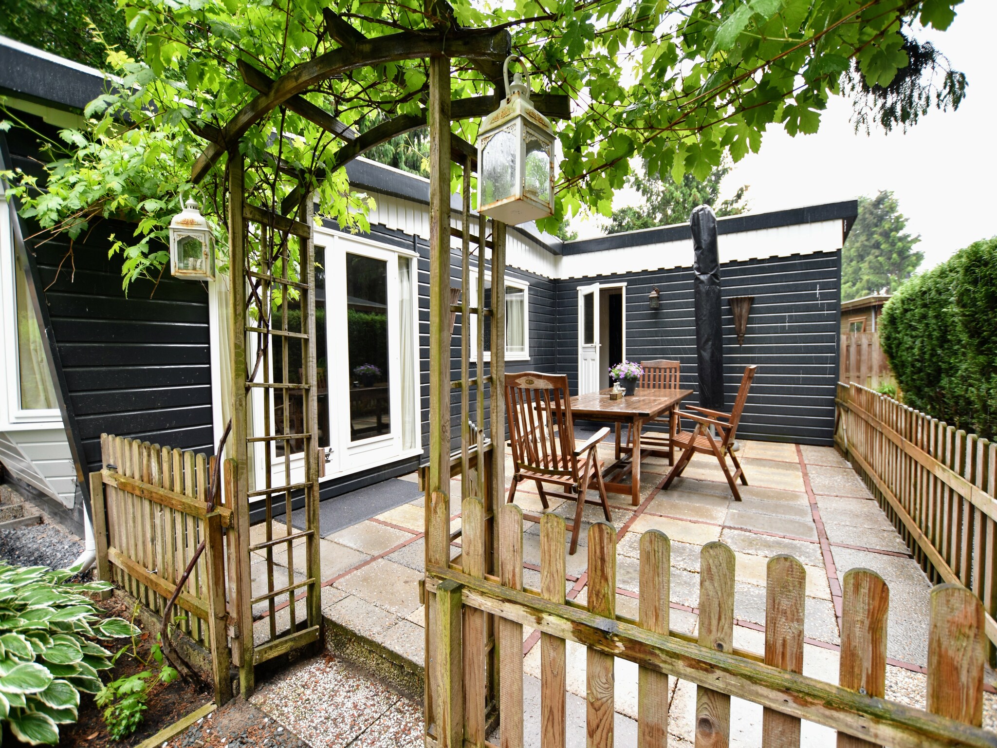 Foto's Chalet met eigen tuin en terrassen - Belvilla by Oyo