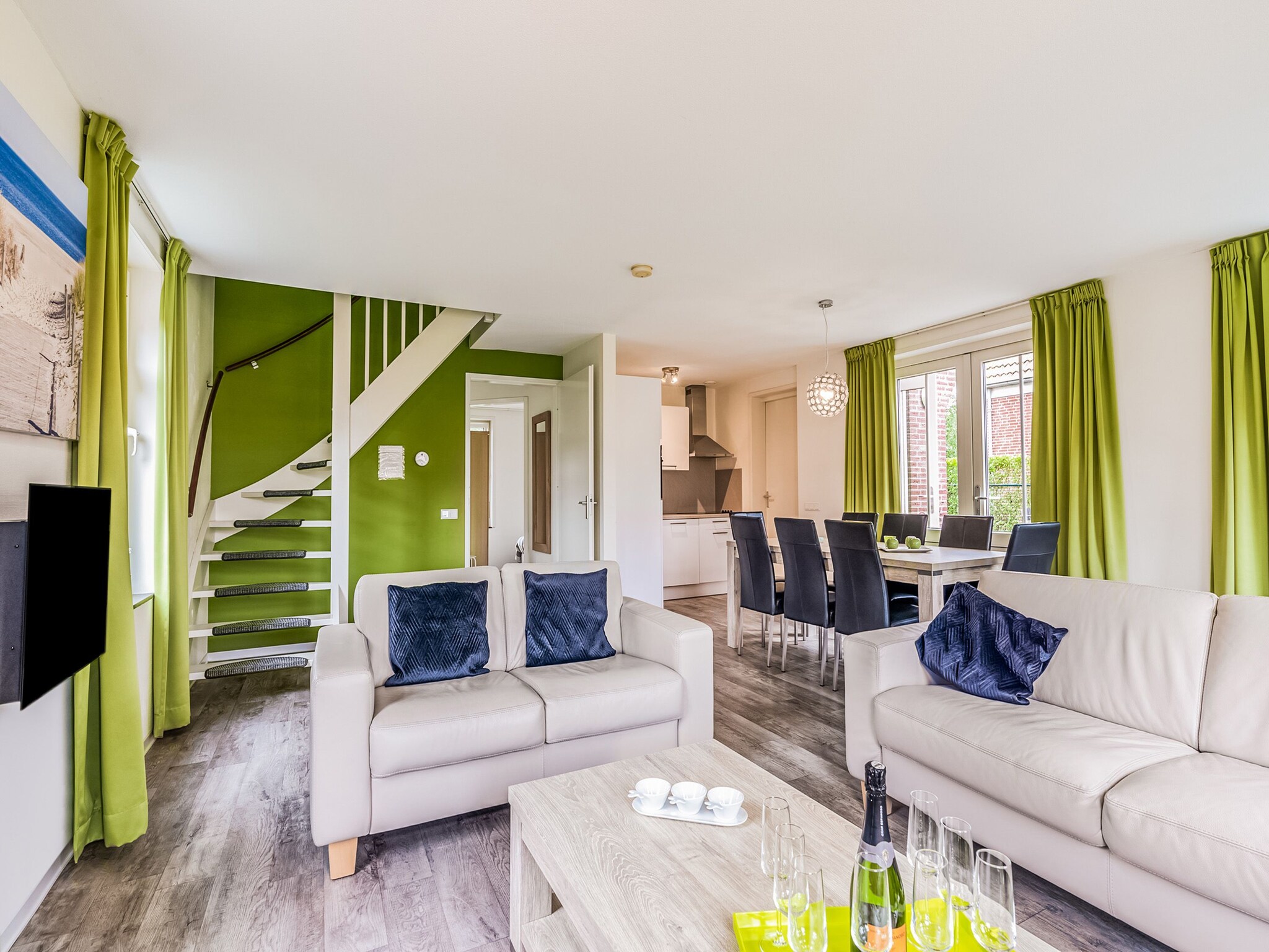 Foto's Vrijstaande vakantiewoning met tuin, 2 terrassen en zicht op de polders - Belvilla by Oyo