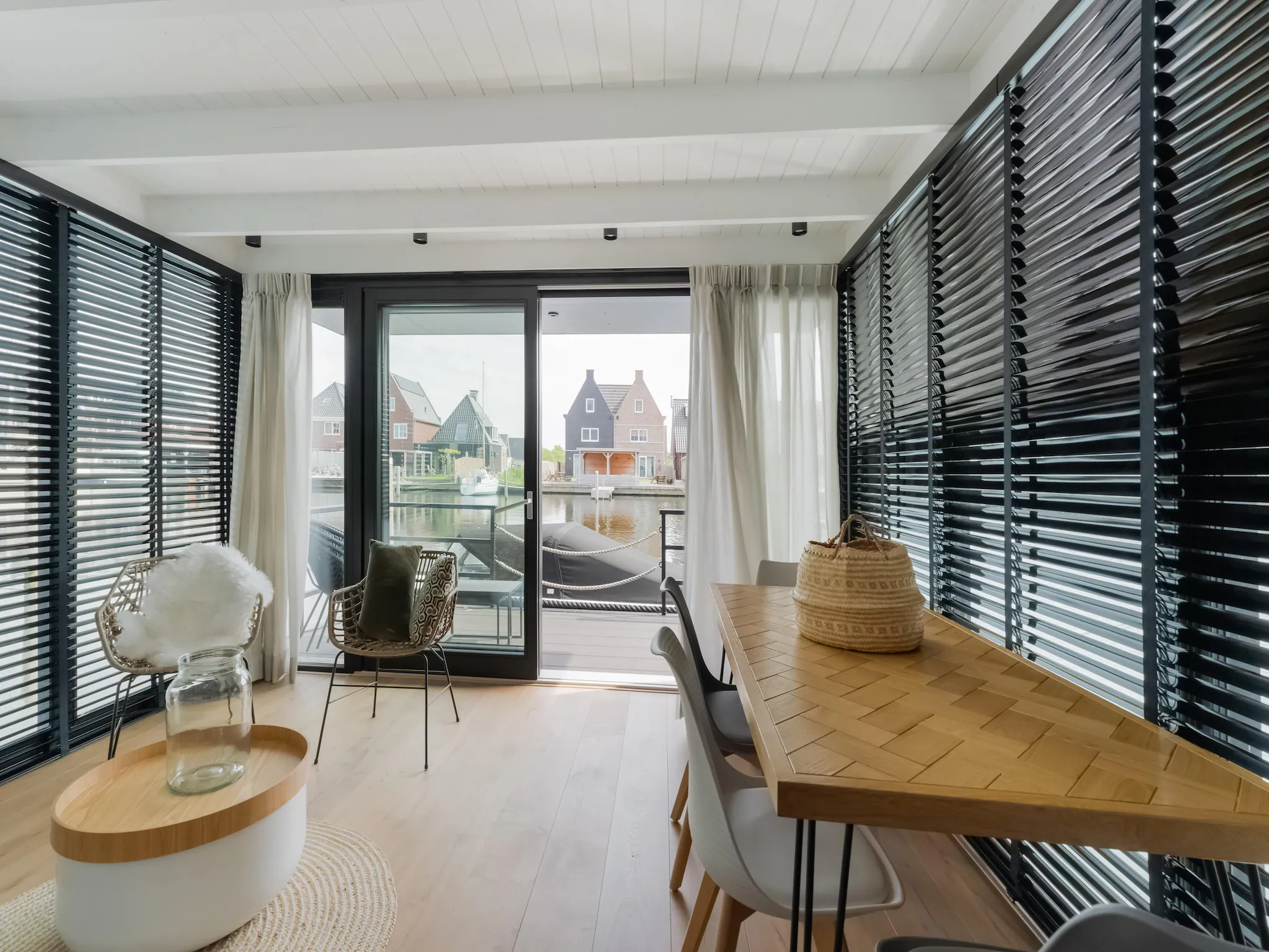 Foto's Boathouse aan het water in Stavoren met een tuin - Belvilla by Oyo