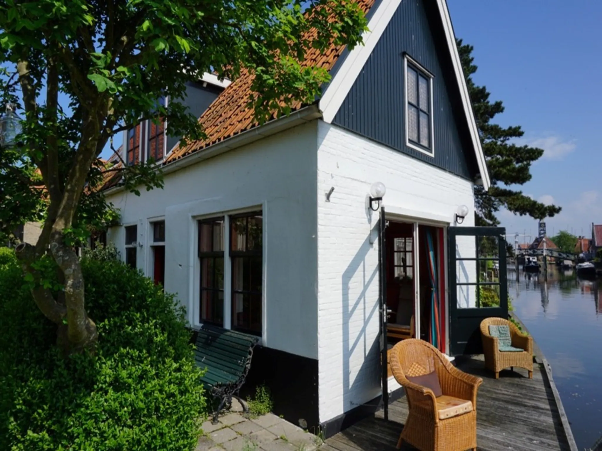 Foto's Heerlijk sfeervol vakantiehuis in Hindeloopen - Belvilla by Oyo