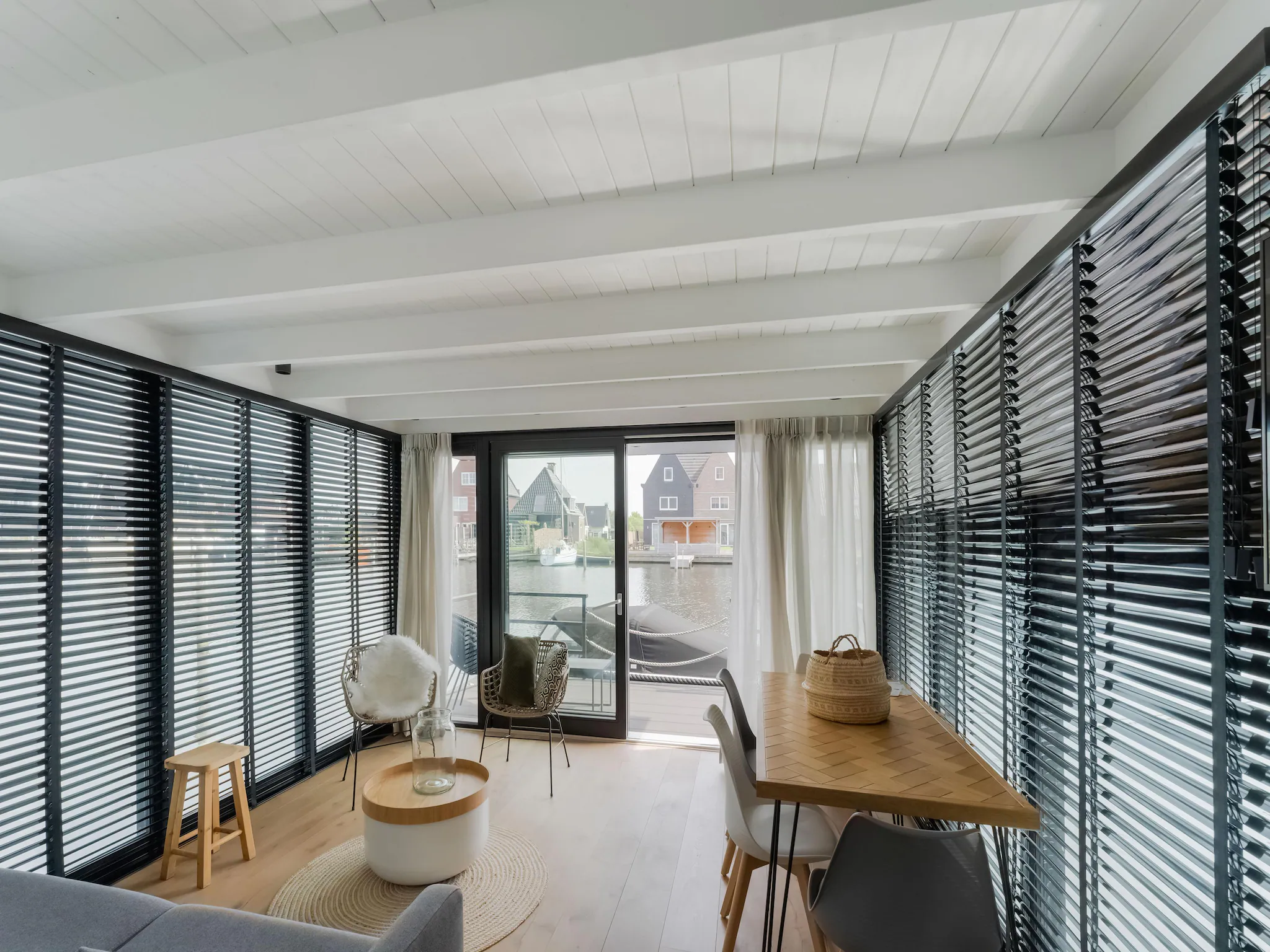 Foto's Boathouse aan het water in Stavoren met een tuin - Belvilla by Oyo