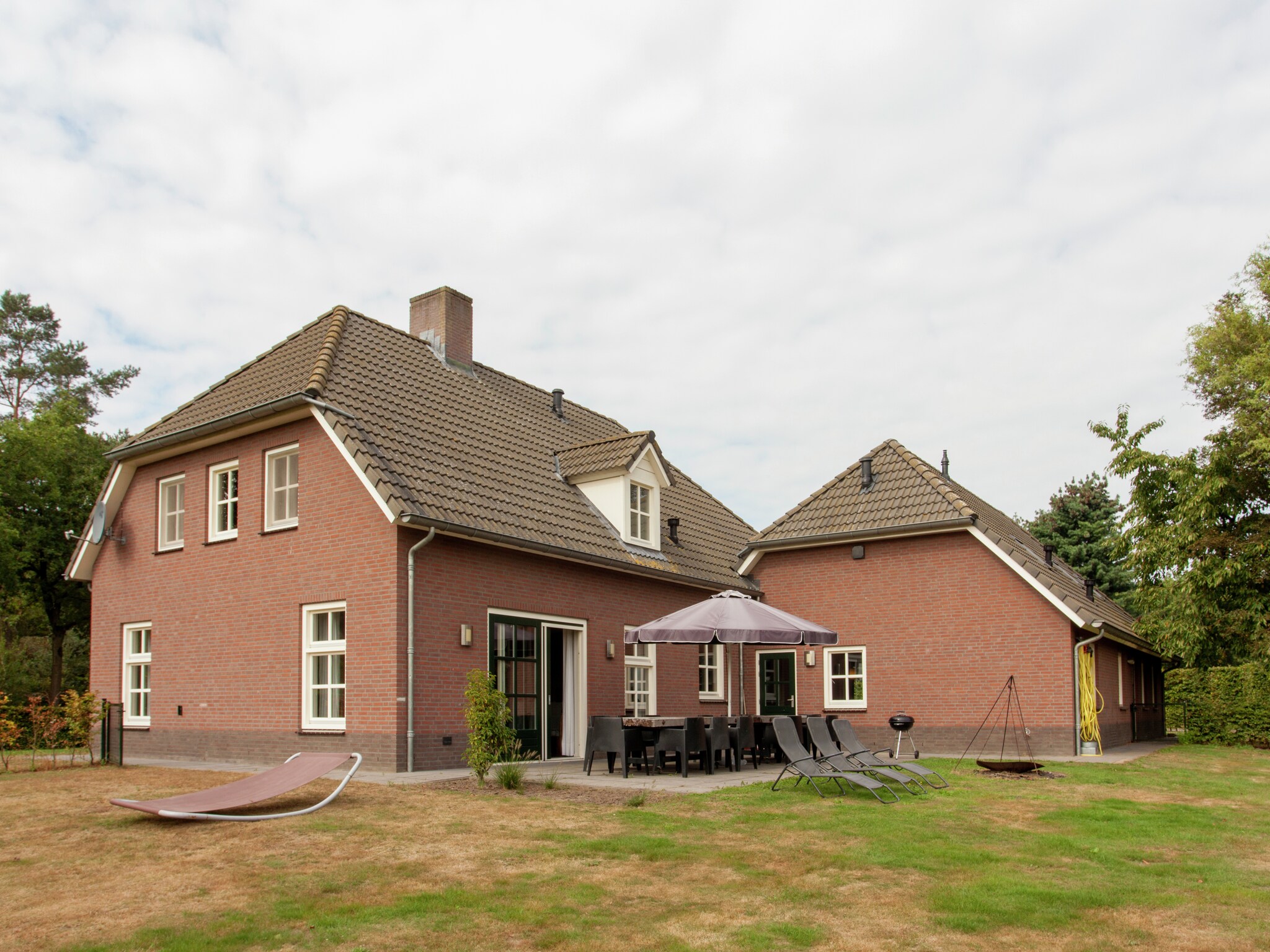 Foto's Stijlvolle vakantiewoning in Leende met terras - Belvilla by Oyo