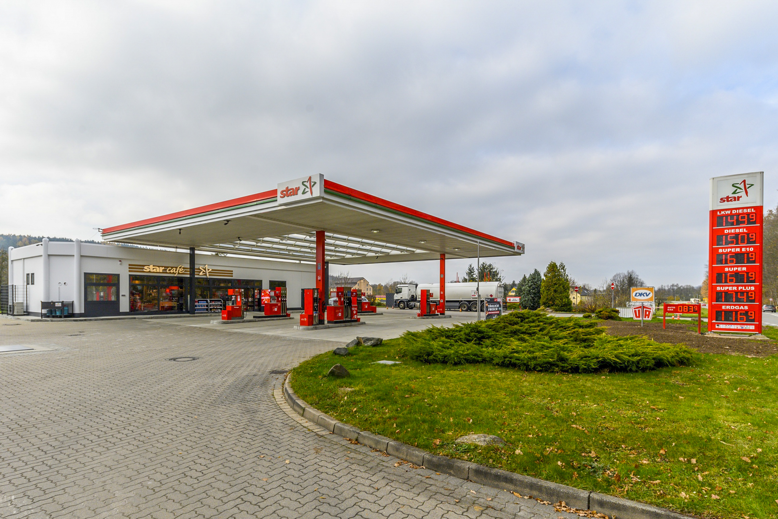 Bild 1 star Tankstelle in Flöha