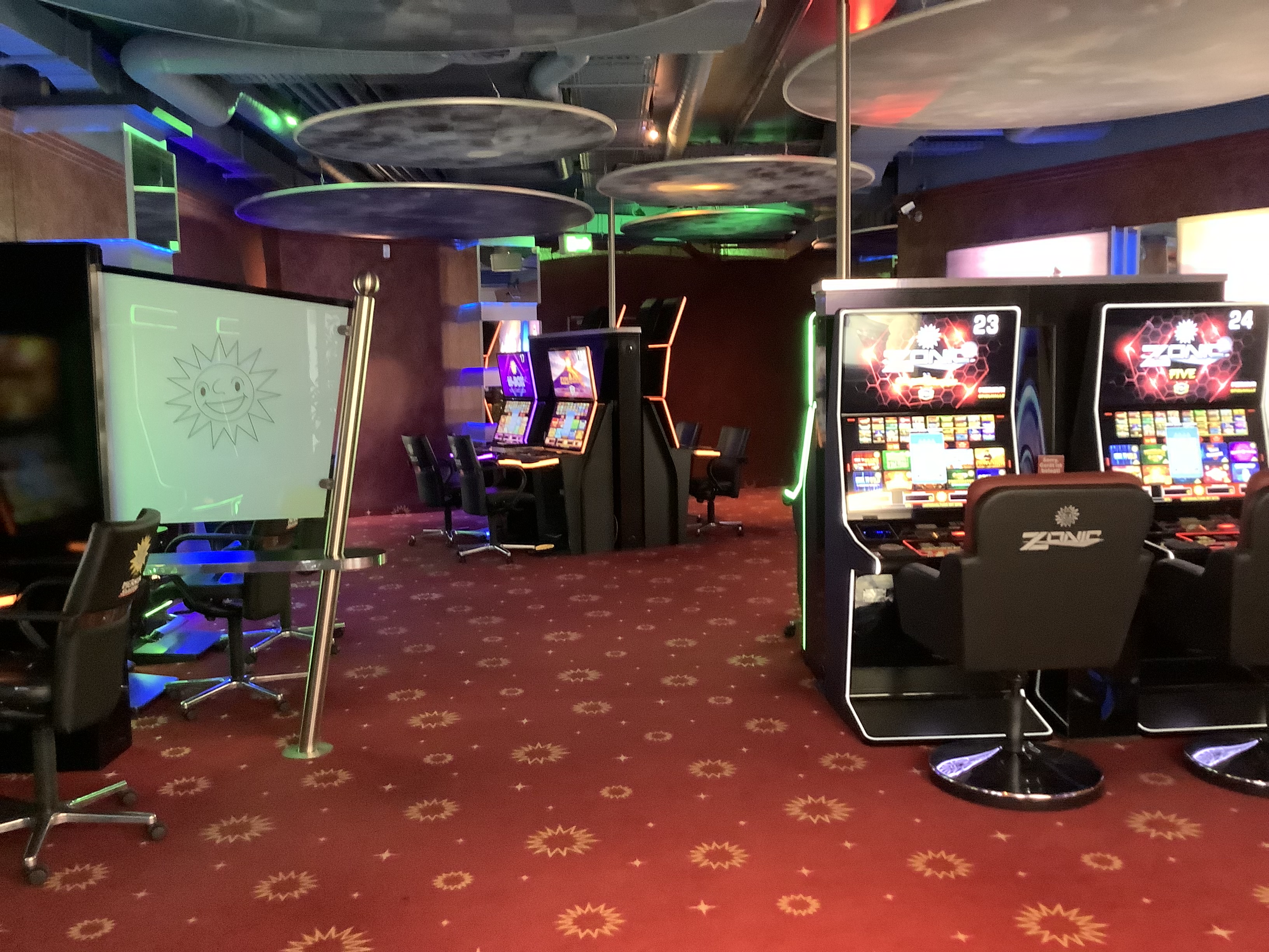 Bild 4 MERKUR SPIELHALLE Neutraubling in Neutraubling